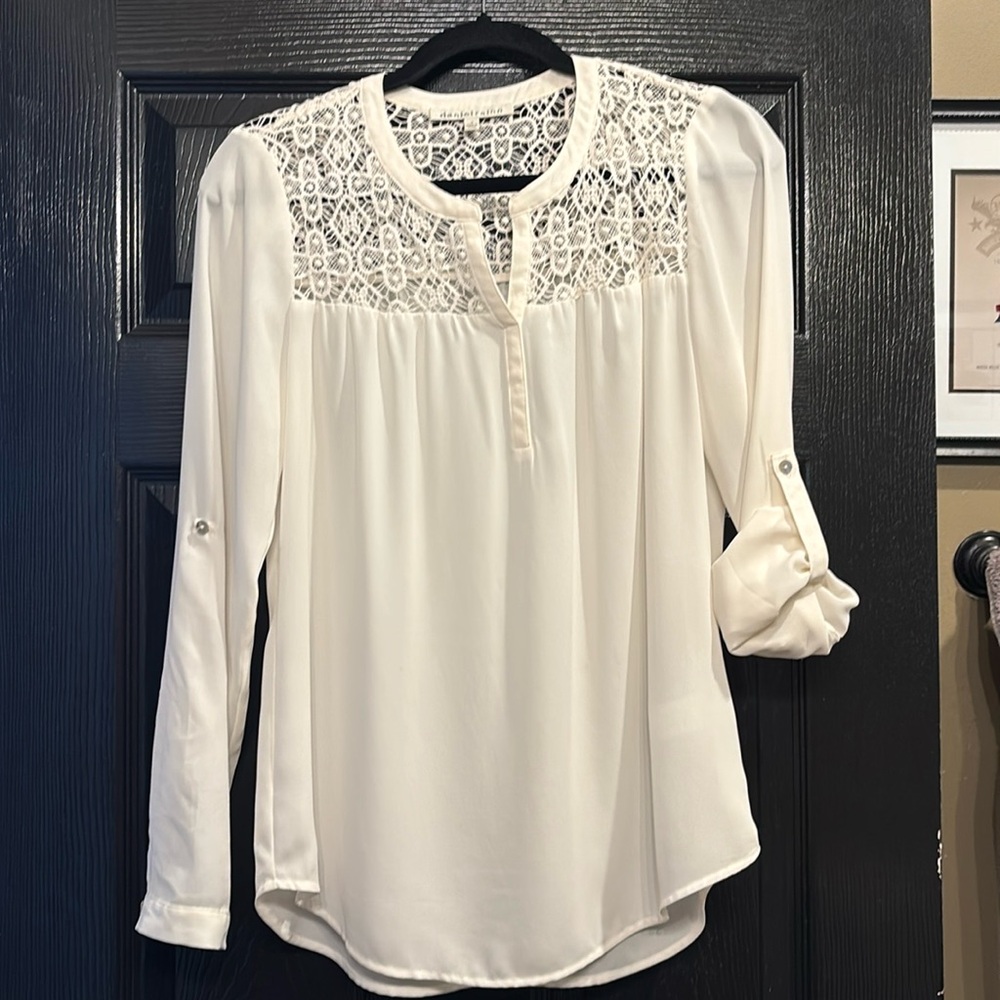 Daniel Rainn ivory colored long sleeve blouse